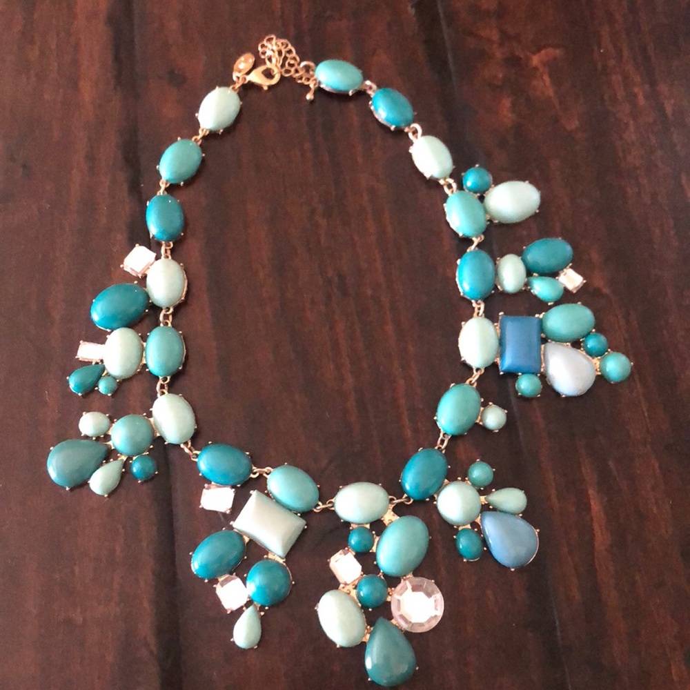 Accent necklace